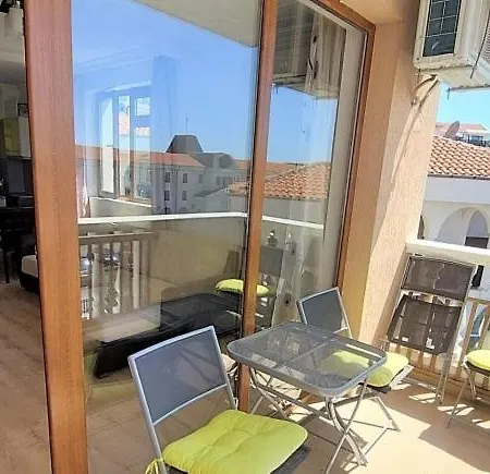 Lovely With Sea View Apartment *